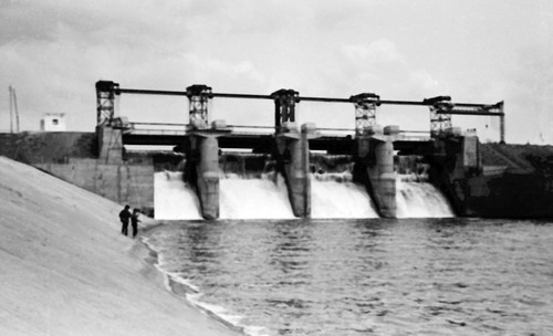 Плотина Кармановского водохранилища на реке Буй.